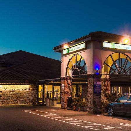 Holiday Inn Express Peterborough By Ihg Dış mekan fotoğraf