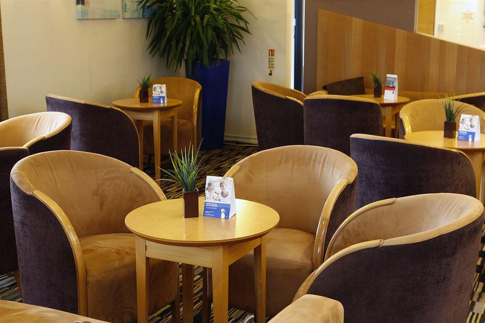 Holiday Inn Express Peterborough By Ihg Dış mekan fotoğraf