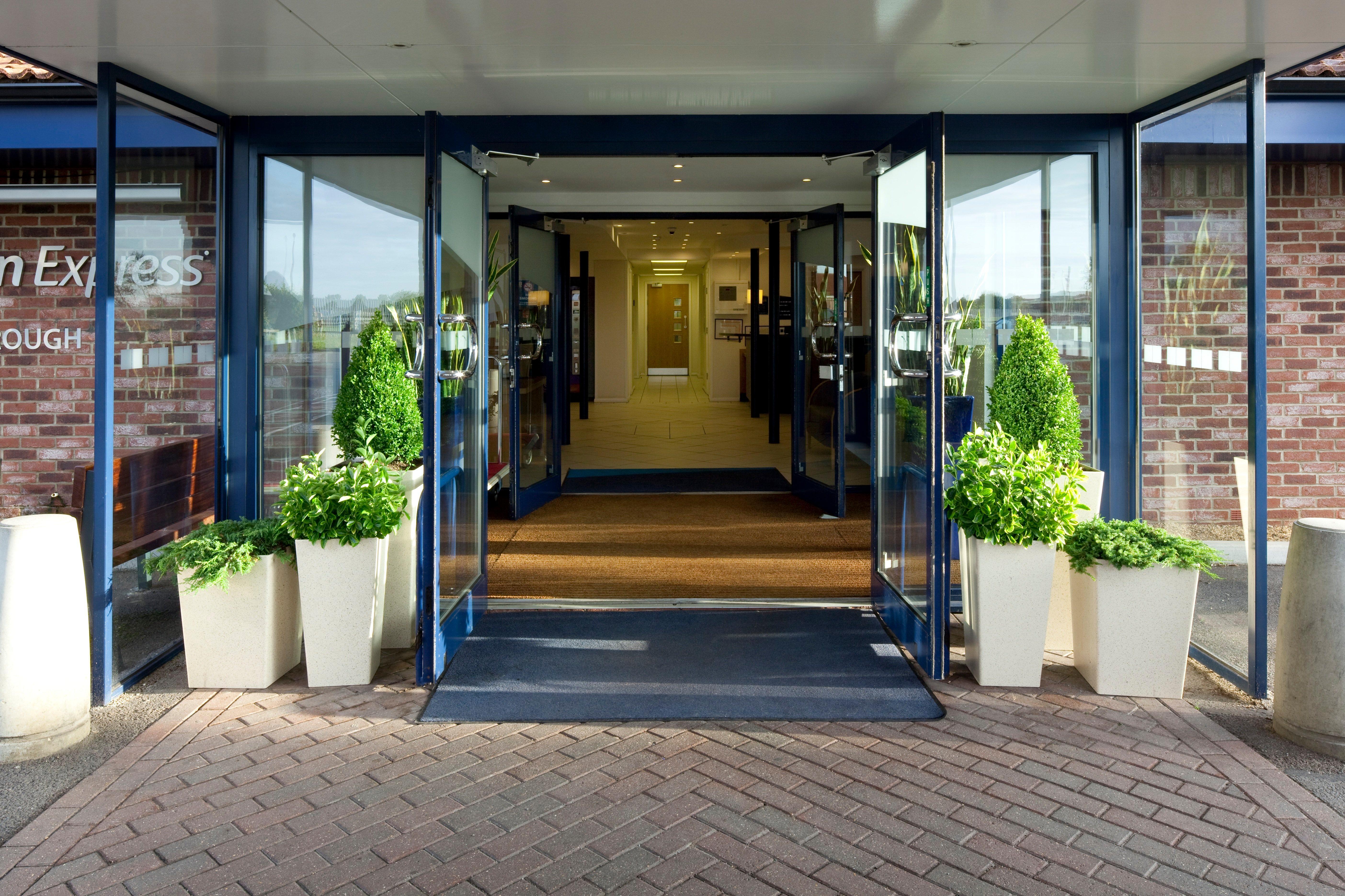 Holiday Inn Express Peterborough By Ihg Dış mekan fotoğraf