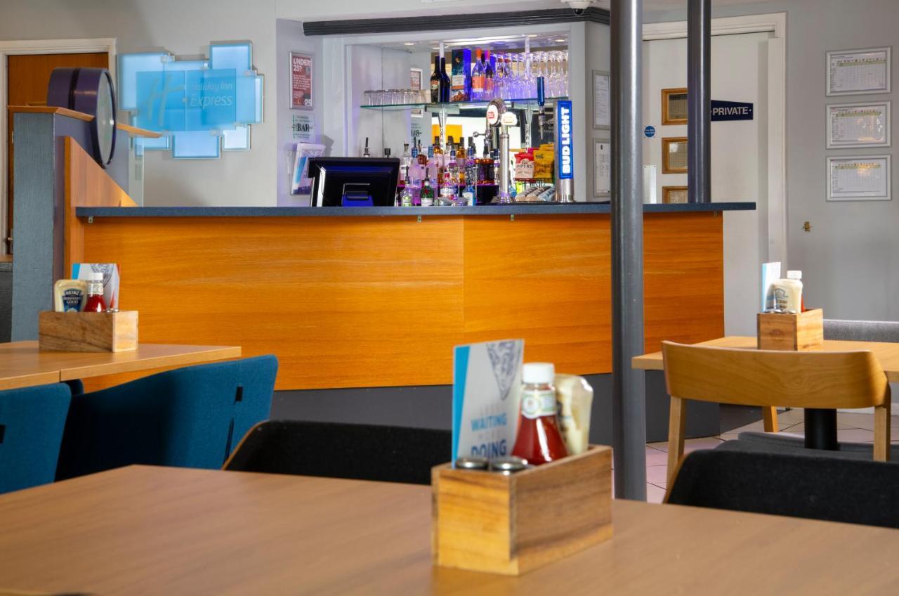 Holiday Inn Express Peterborough By Ihg Dış mekan fotoğraf
