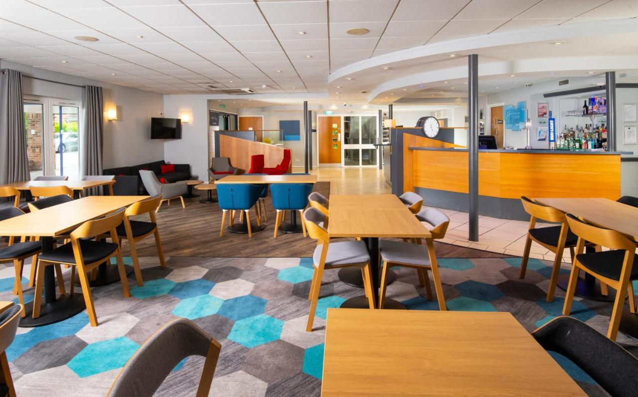 Holiday Inn Express Peterborough By Ihg Dış mekan fotoğraf