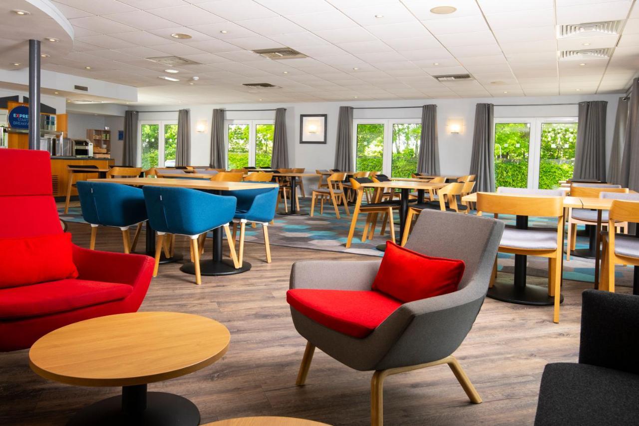 Holiday Inn Express Peterborough By Ihg Dış mekan fotoğraf