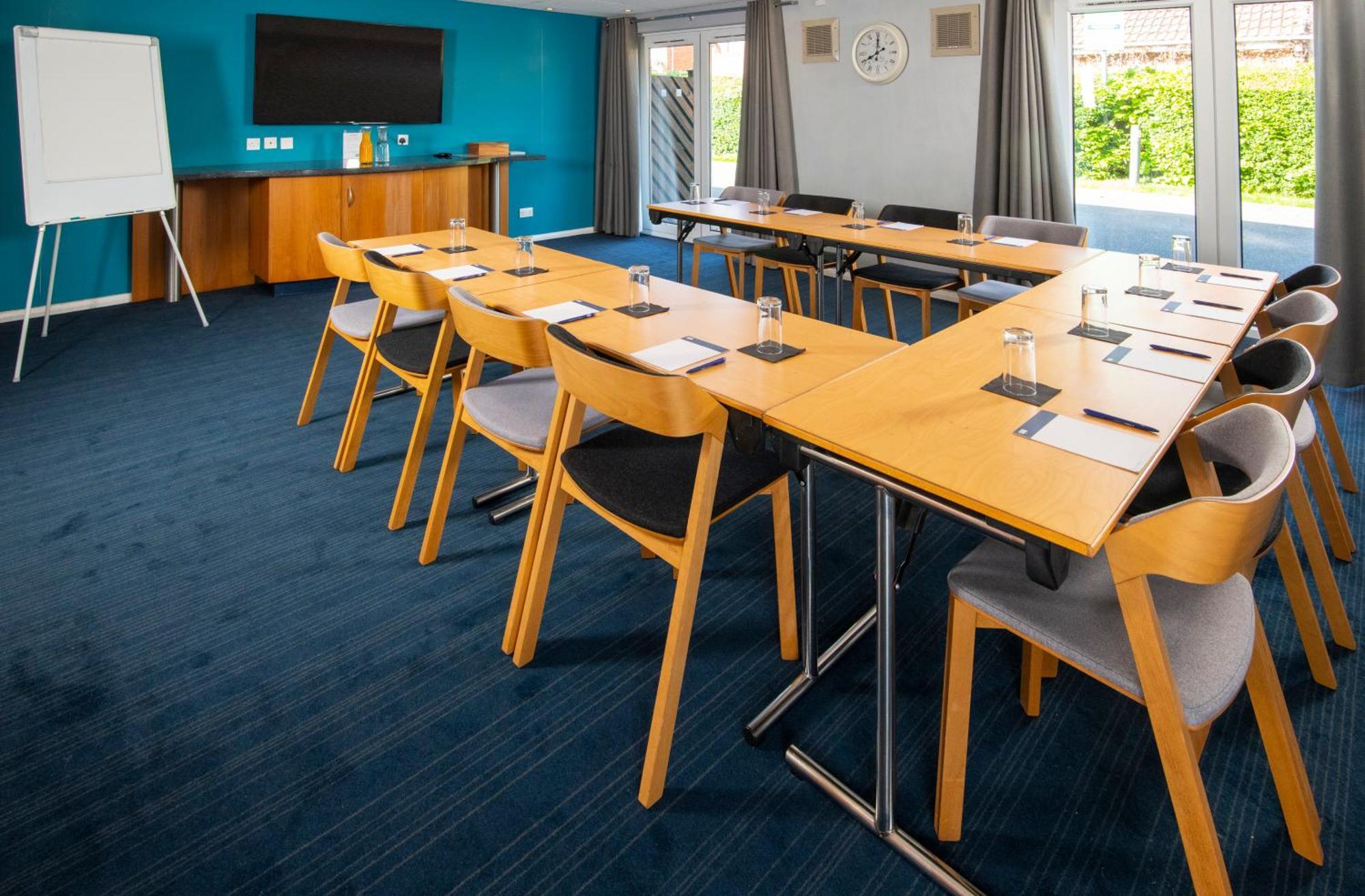 Holiday Inn Express Peterborough By Ihg Dış mekan fotoğraf