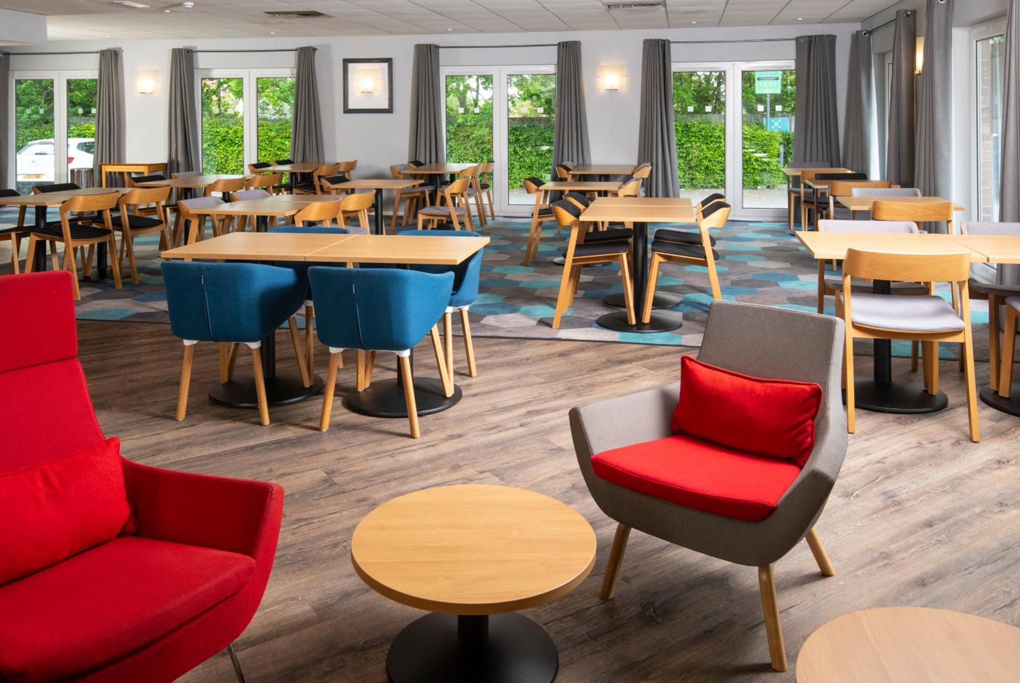 Holiday Inn Express Peterborough By Ihg Dış mekan fotoğraf