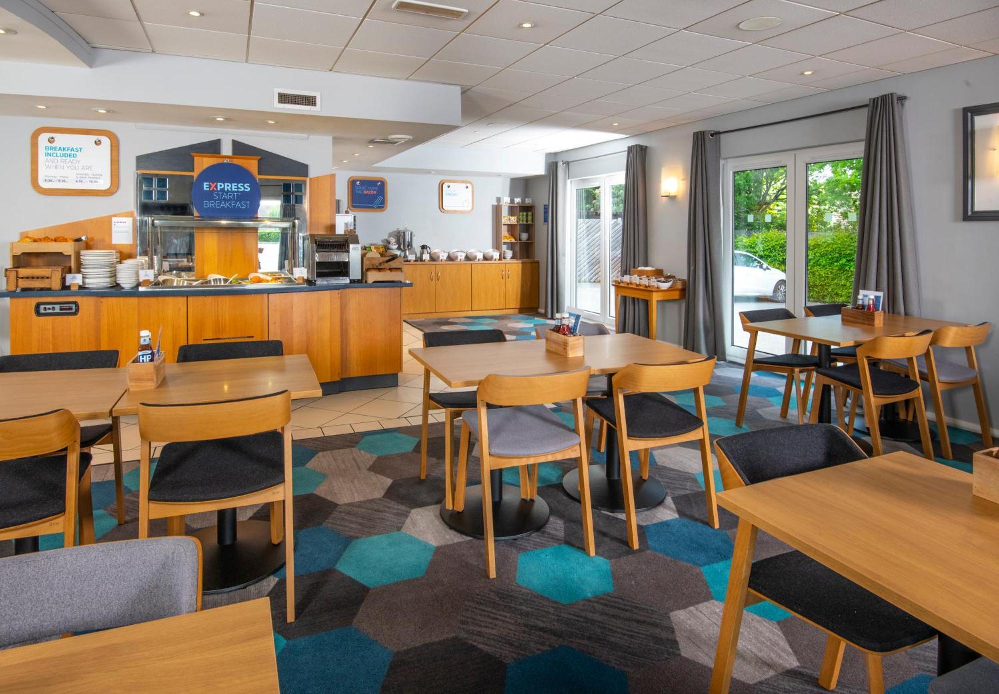 Holiday Inn Express Peterborough By Ihg Dış mekan fotoğraf