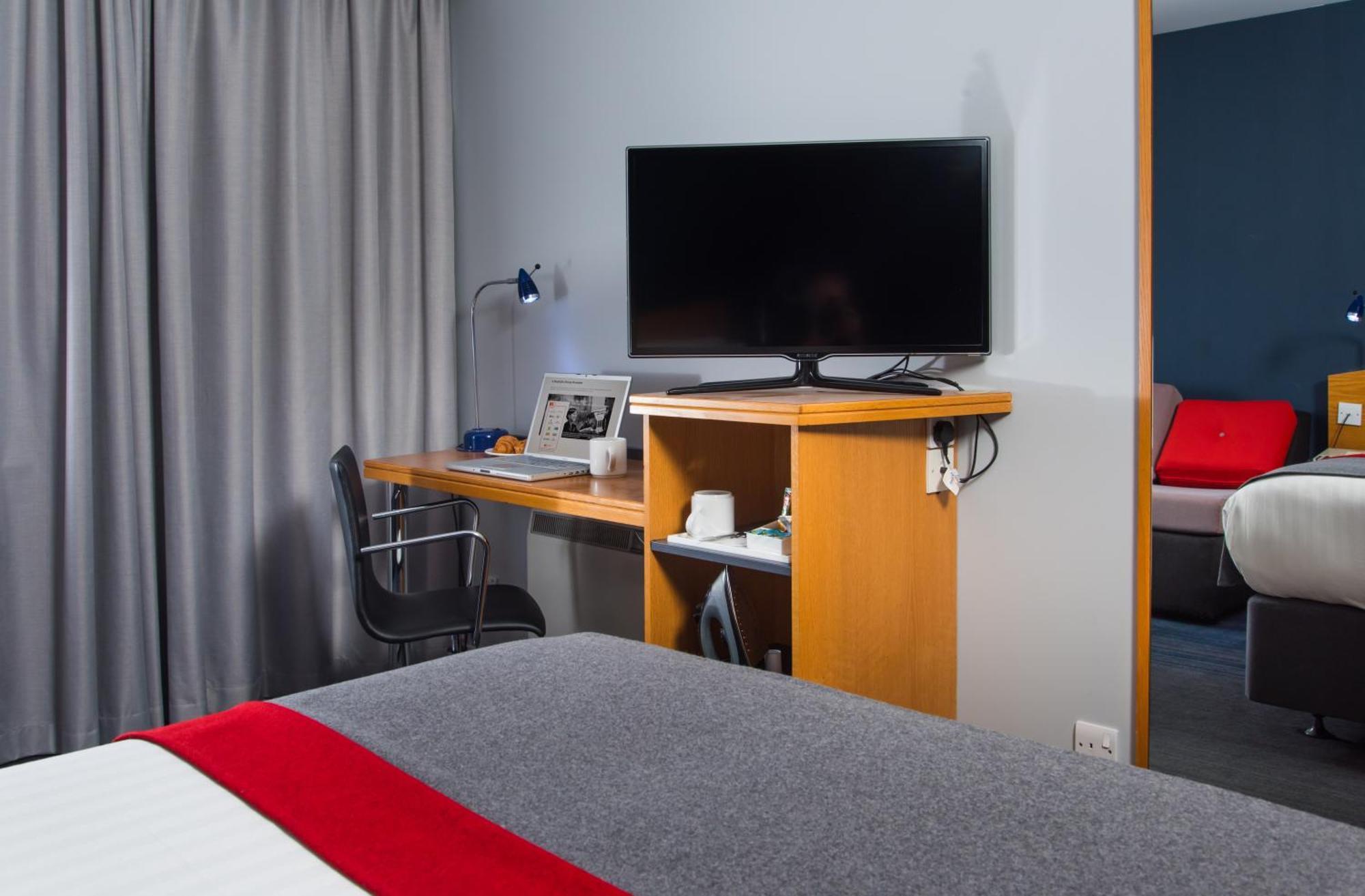 Holiday Inn Express Peterborough By Ihg Dış mekan fotoğraf