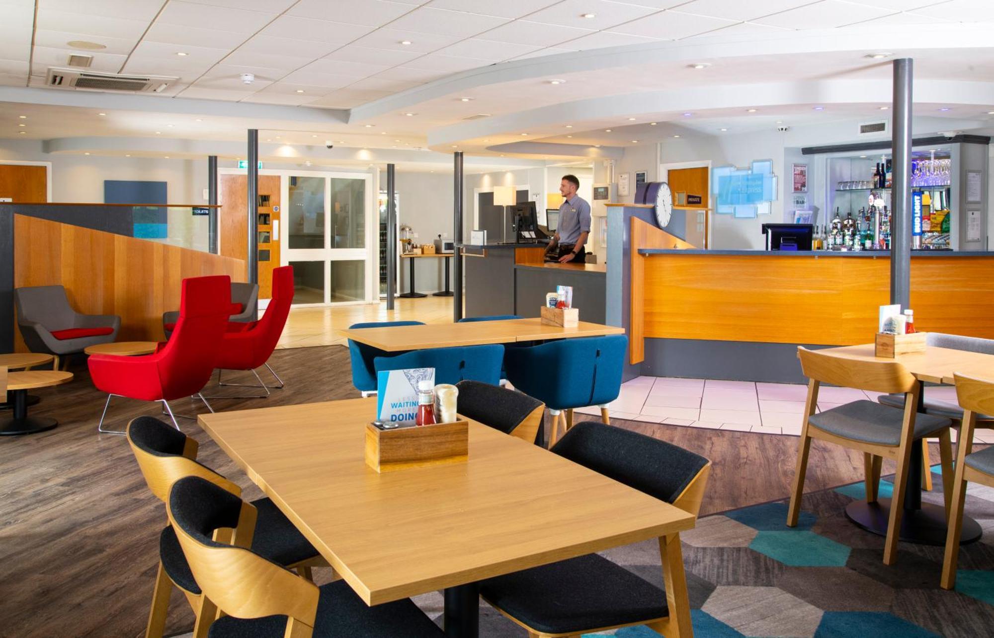 Holiday Inn Express Peterborough By Ihg Dış mekan fotoğraf