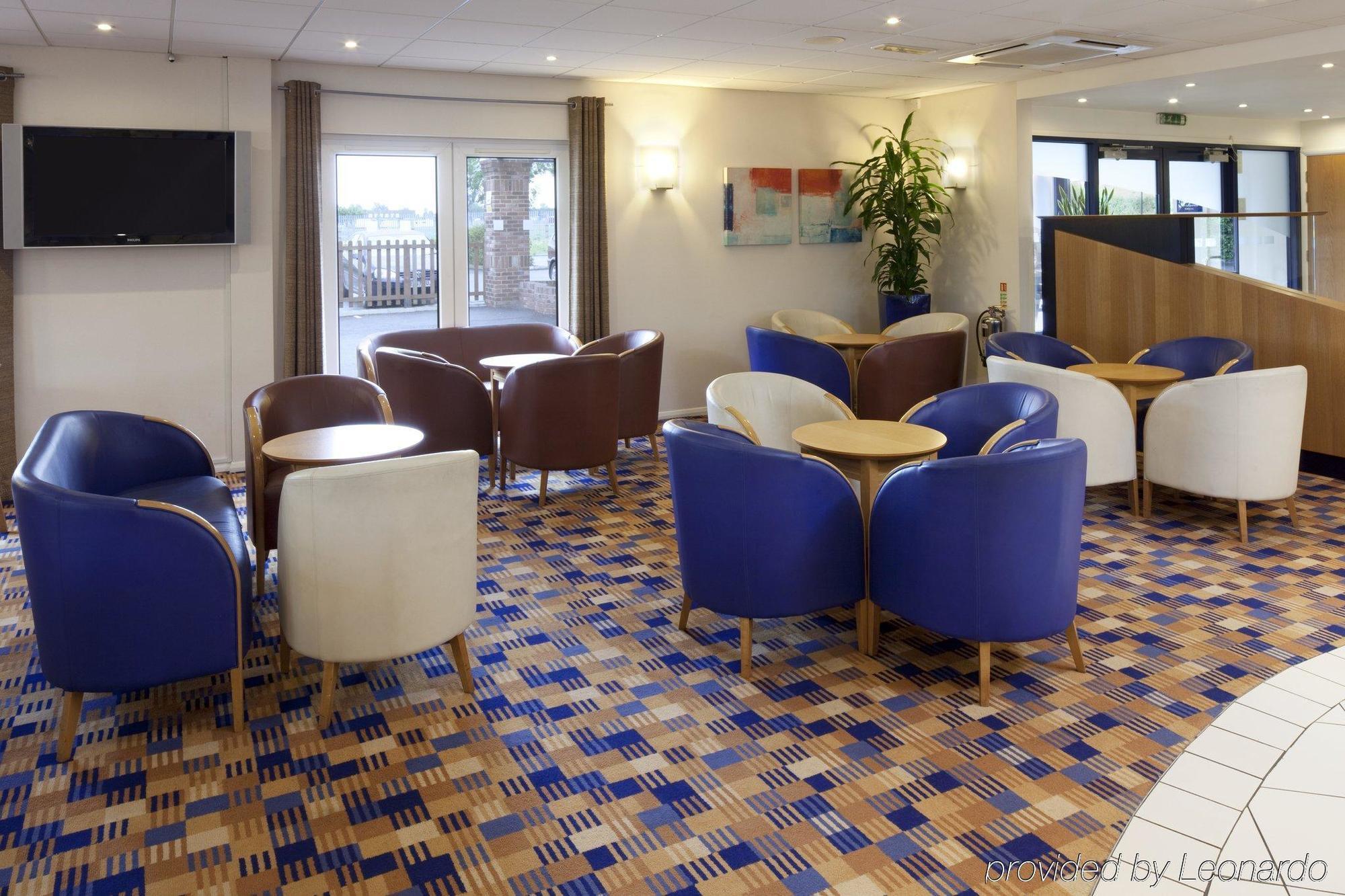 Holiday Inn Express Peterborough By Ihg Dış mekan fotoğraf