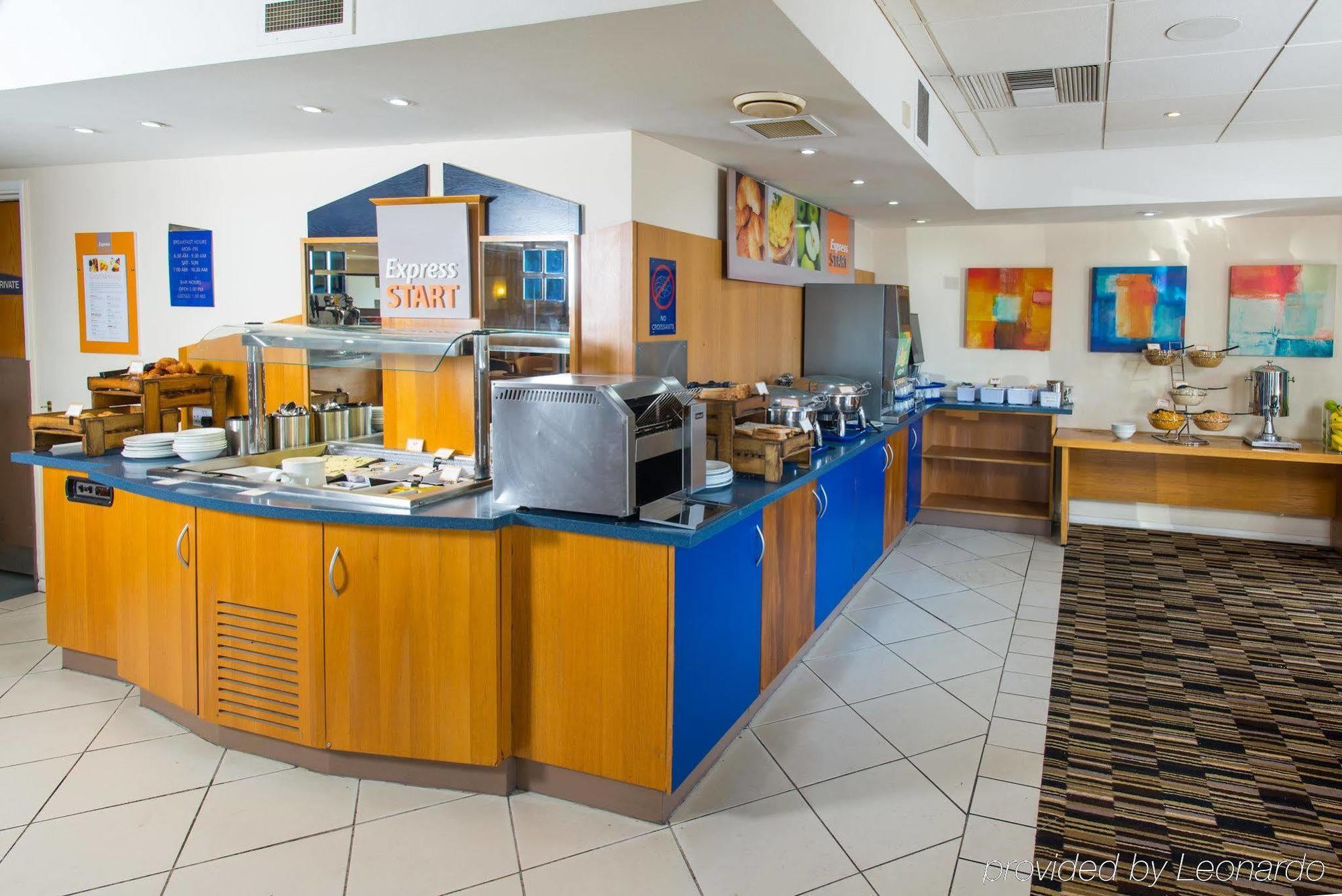 Holiday Inn Express Peterborough By Ihg Dış mekan fotoğraf