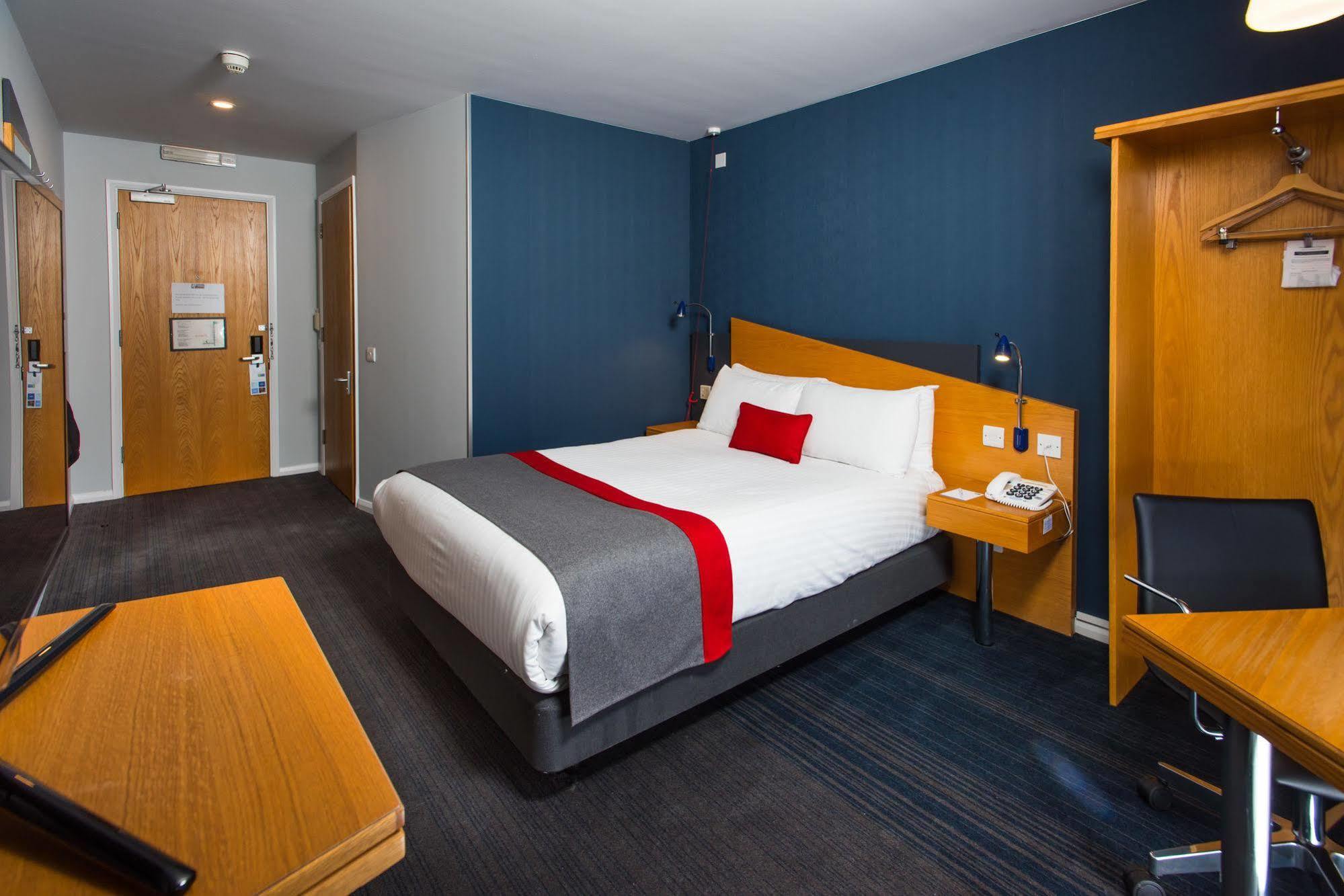 Holiday Inn Express Peterborough By Ihg Dış mekan fotoğraf