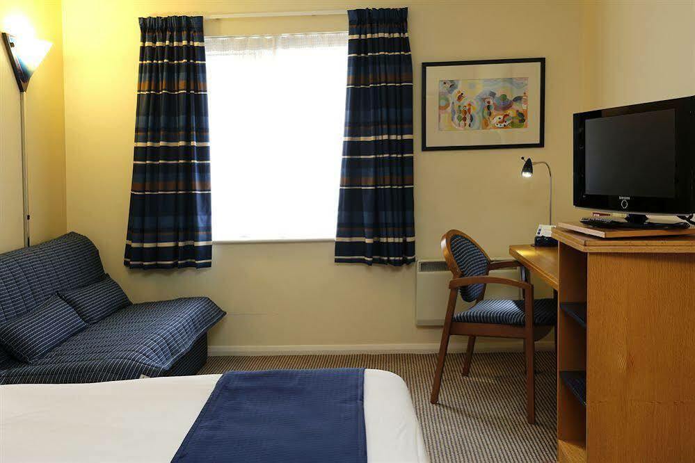 Holiday Inn Express Peterborough By Ihg Dış mekan fotoğraf